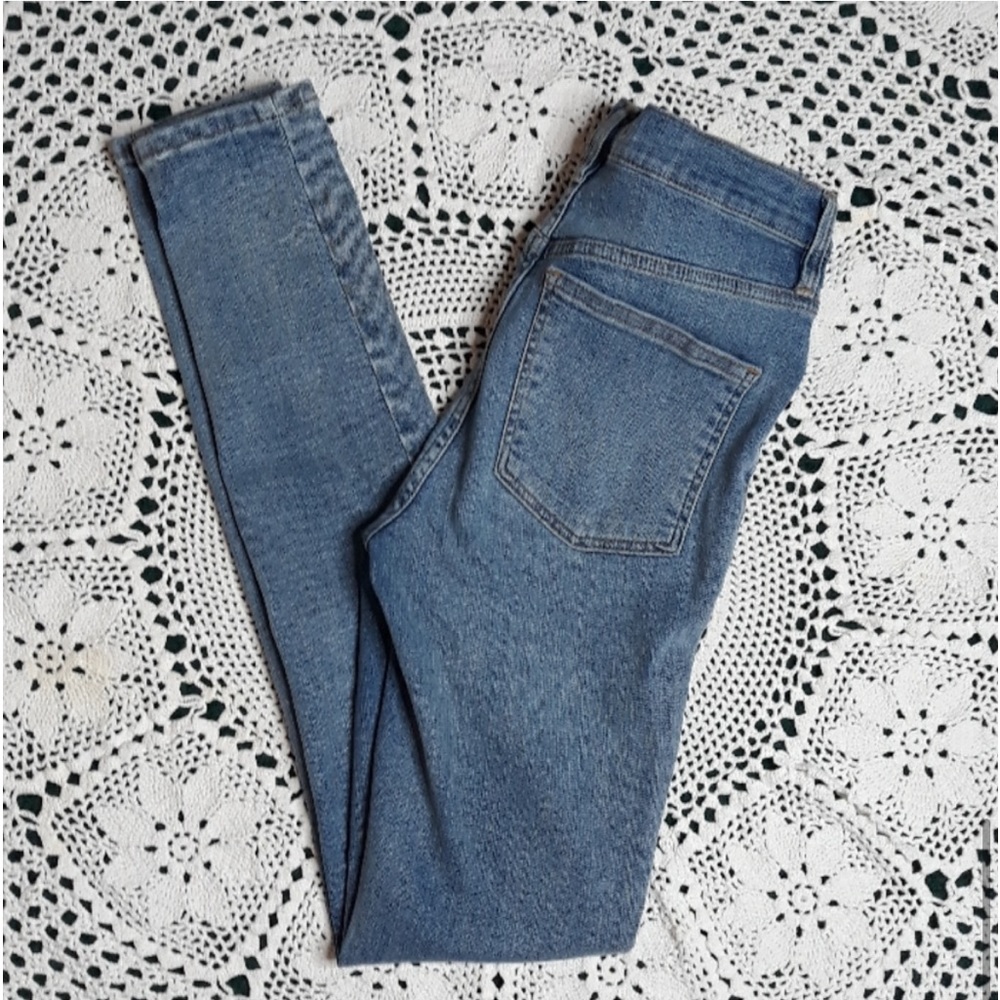 Free People high rise super stretch skinny jeans ripped knee